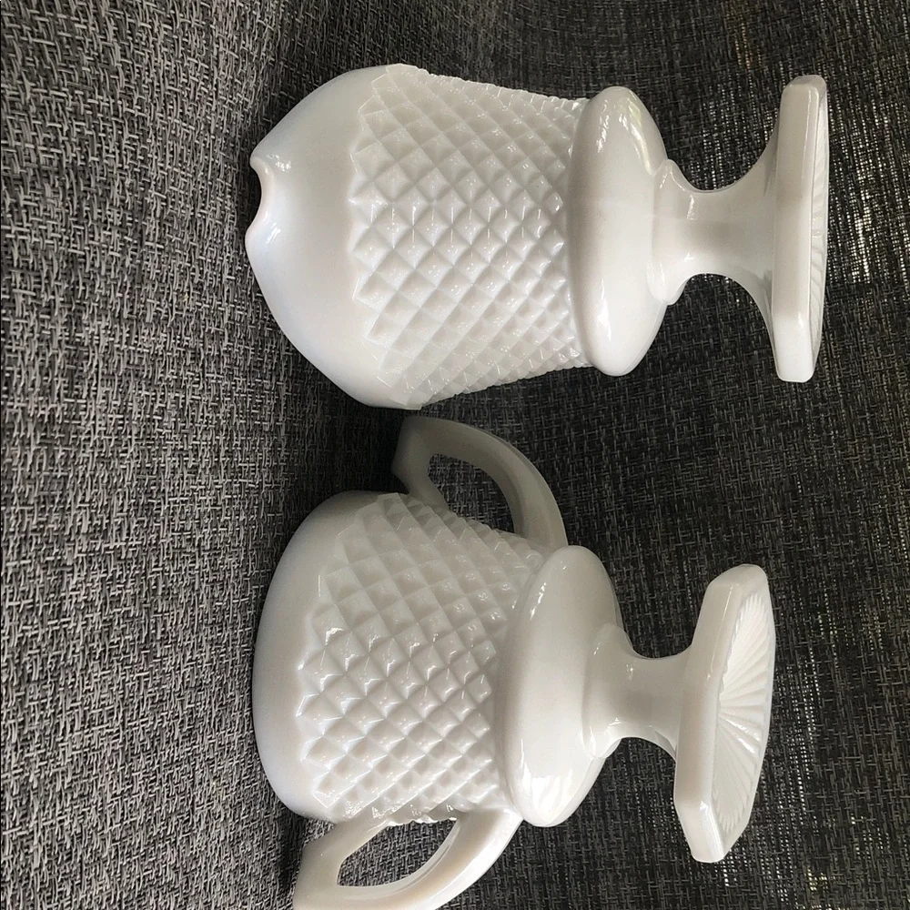 Milk glass White diamond Creamer and Sugar Set - Picture 3 of 4